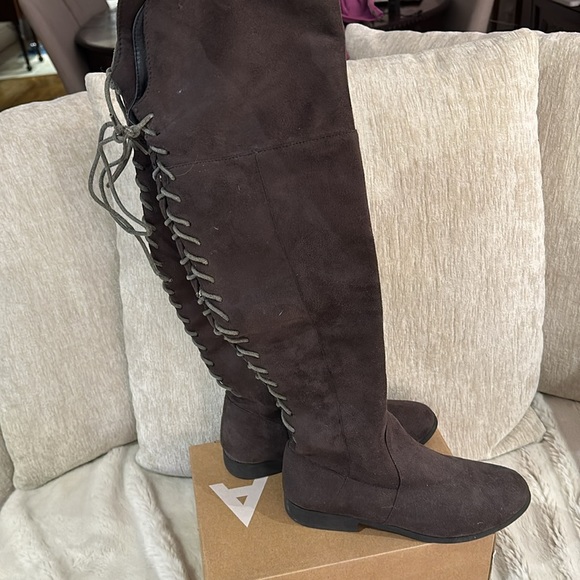 Fall Over the Knee Boots - Picture 4 of 5